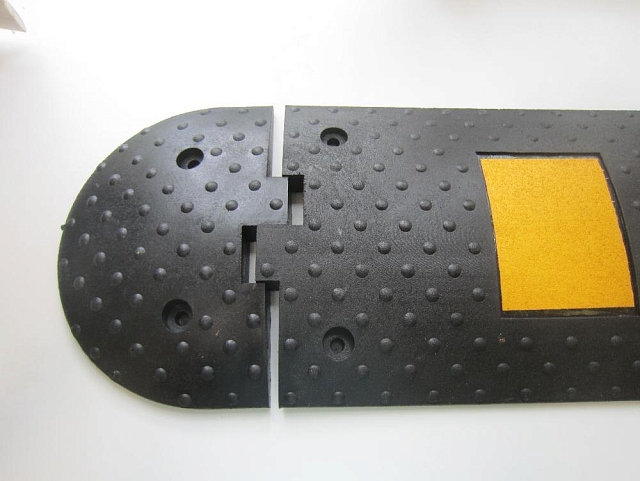 Искусственная дорожная неровность 2600 мм, (4 основных центральных и два конечных)