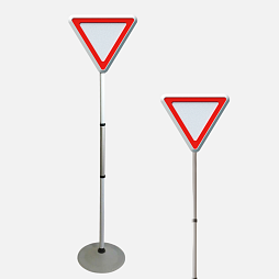 Знак дорожный "Уступи дорогу" ПВХ 2.4 на стойке с основанием светоотражающий